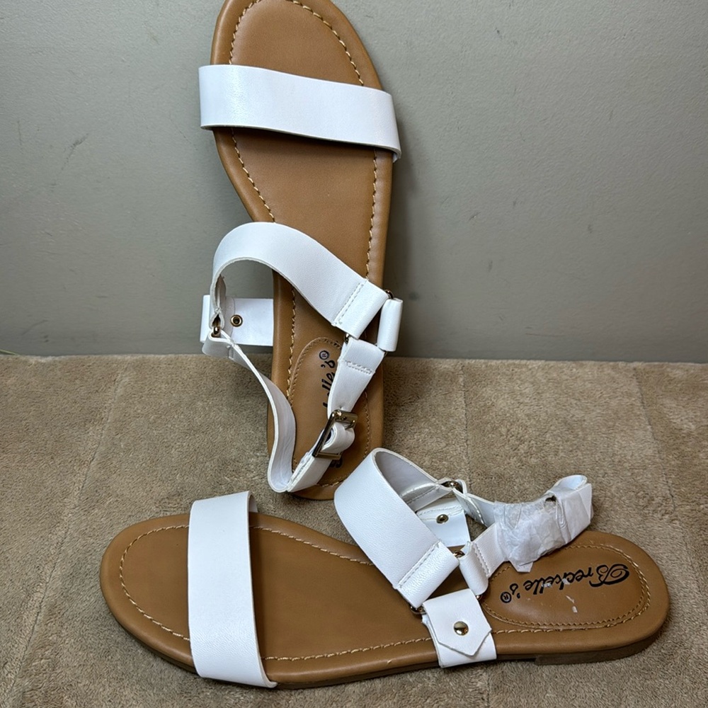 BRECKELLE’S sandals